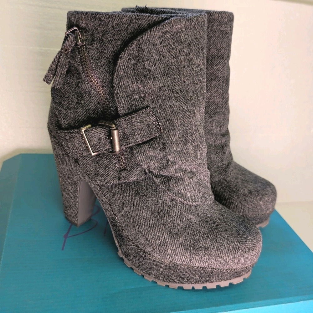 Blowfish Malibu Women's Vilocate Bootie Grey 4" Heel Fashion Boot Size 8.5 EUC